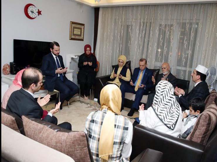 اردوغان يزور عددًا من عائلات شهداء الشرطة (1)                                                                                                                                                           