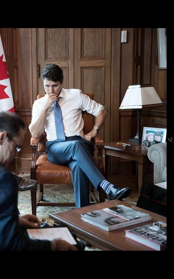 رئيس وزراء كندا يثير الجدل بـ"جوارب                                                                                                                                                                     
