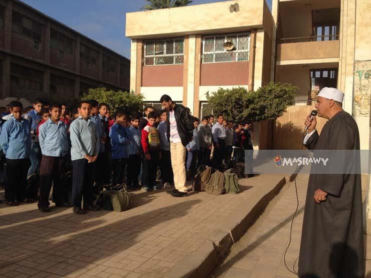 صورة للشيخ مرسي أثناء تفاعله مع الطلبة                                                                                                                                                                  