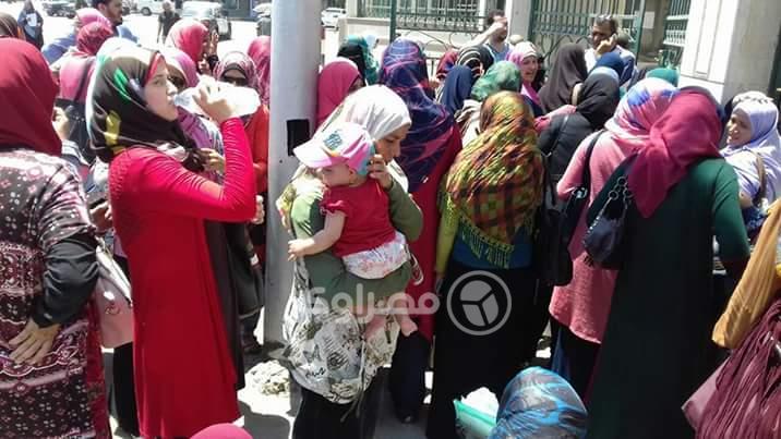 تجمهر العشرات من المعلمات أمام محافظة الغربية (1)                                                                                                                                                       