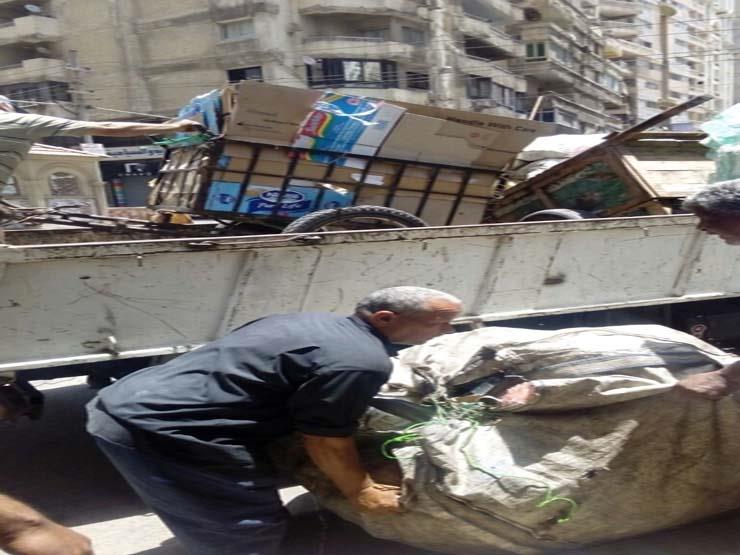 حي شرق الإسكندرية يطارد نباشين وفريزة القمامة (1)                                                                                                                                                       