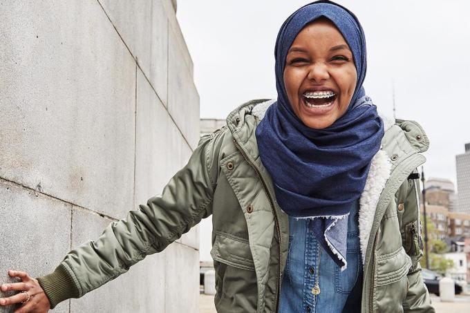 بالصور.. ماركة عالمية شهيرة تطرح موضة حجاب جديدة                                                                                                                                                        