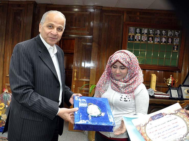 تكريم الطالبة دينا أحمد صبري (1)                                                                                                                                                                        