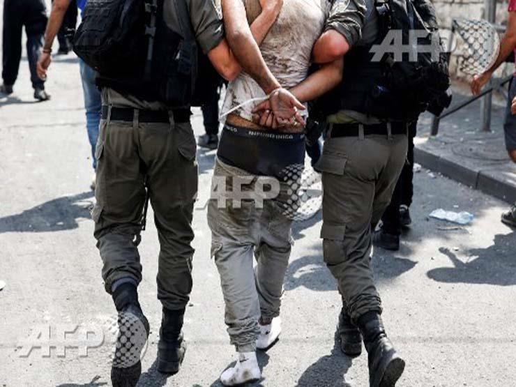 احتجاز فلسطيني  في البلدة القديمة                                                                                                                                                                       