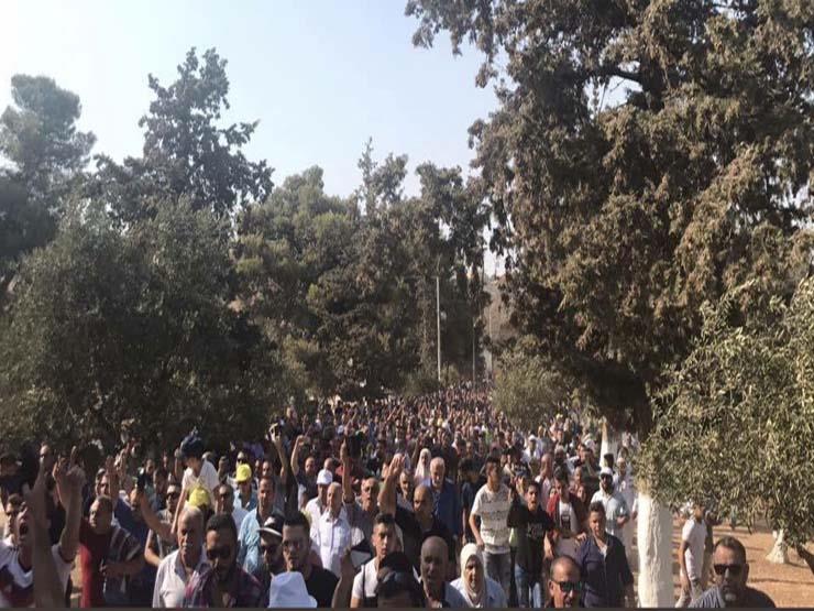 الآلاف يدخلون المسجد الأقصى مُرددين الله أكبر (1)                                                                                                                                                       