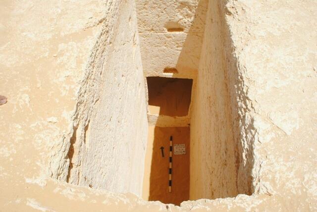  اكتشفت البعثة الأثرية المصرية التابعة لوزارة الآثار، ثلاث مقابر                                                                                                                                        
