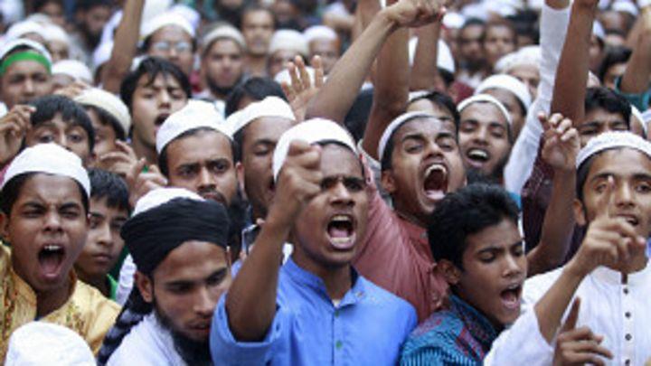 50 ألف شخص على الأقل يتظاهرون ضد فرنسا في عاصمة بنجلادش 50 ألف شخص على الأقل يتظاهرون ضد فرنسا في عاصمة بنجلادش