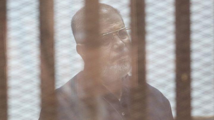 مد أجل الحكم على "مرسي وعكاشة" و23 آخرين في "إهانة القضاء" لـ 30 ديسمبر مد أجل الحكم على "مرسي وعكاشة" و23 آخرين في "إهانة القضاء" لـ 30 ديسمبر