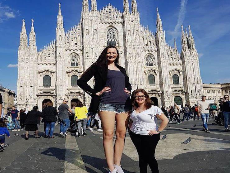 هذه المرأة صاحبة أطول ساقين في العالم                                                                                                                                                                   