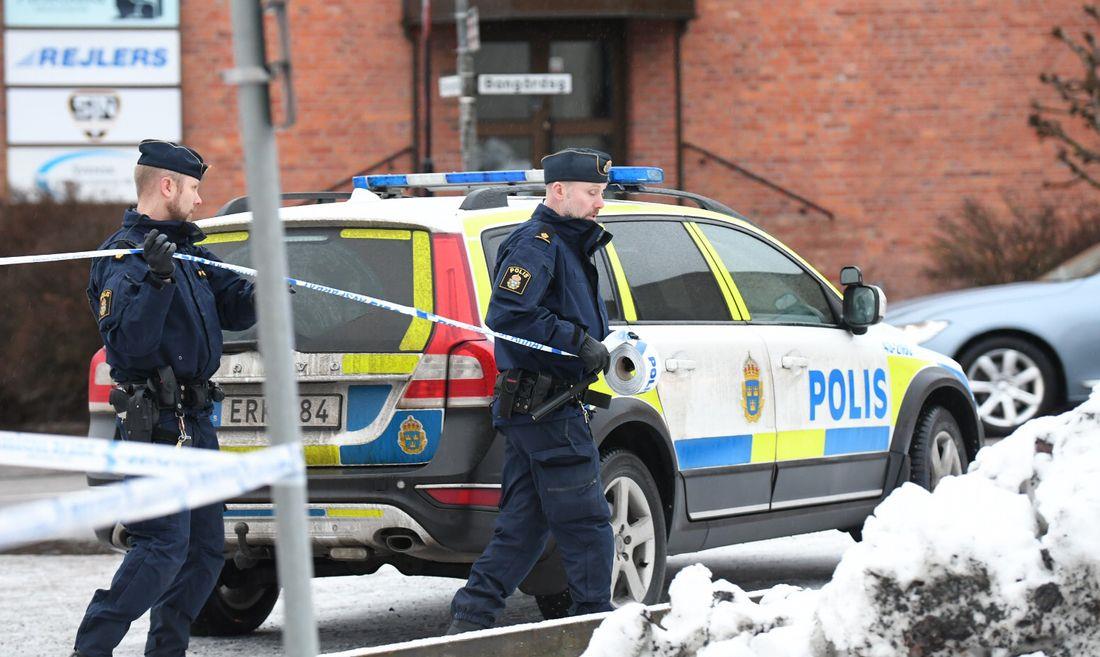 هجومٍ بسكين على مطعم في مدينة ناسشو شمال السويد (1)                                                                                                                                                     