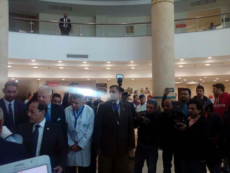 محافظ الأقصر والسفير الإماراتي يضعان حجر الأساس للمرحلة الثالثة لمستشفى الأورام (1)                                                                                                                     
