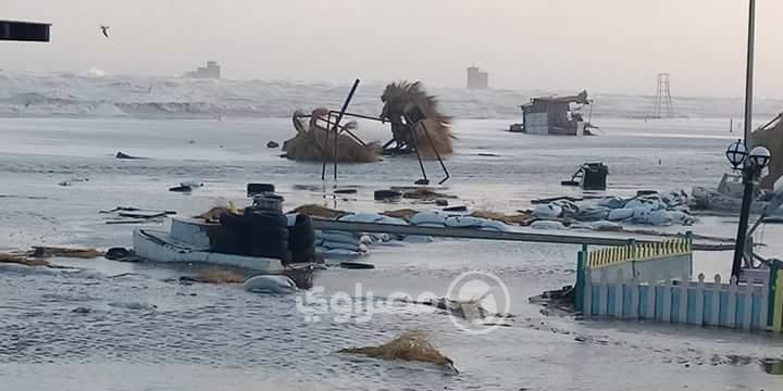 غرق شاطئ وكورنيش بورسعيد بسبب الطقس السيئ (1)                                                                                                                                                           
