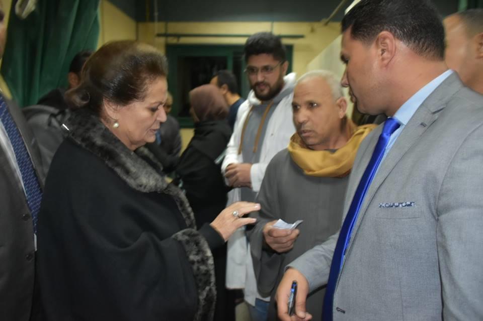 المهندسة نادية عبده خلال زيارتها لمستشفى دمنهور (1)                                                                                                                                                     