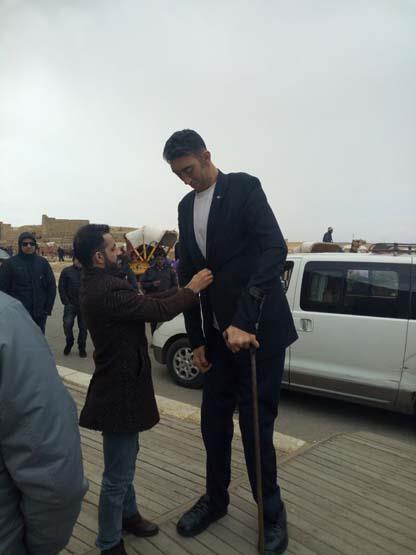 أطول رجل في العالم (1)                                                                                                                                                                                  