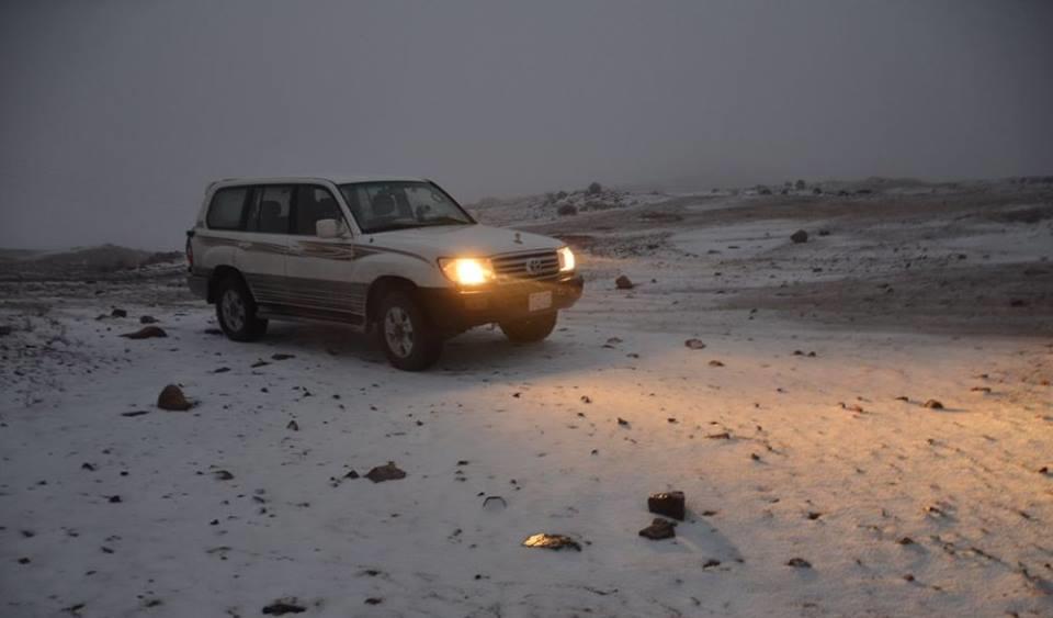  الثلوج تغطي شوارع السعودية                                                                                                                                                                             