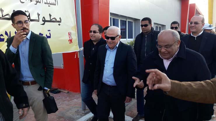 محافظ بورسعيد يلتقى رواد المدينة الرياضية (2)