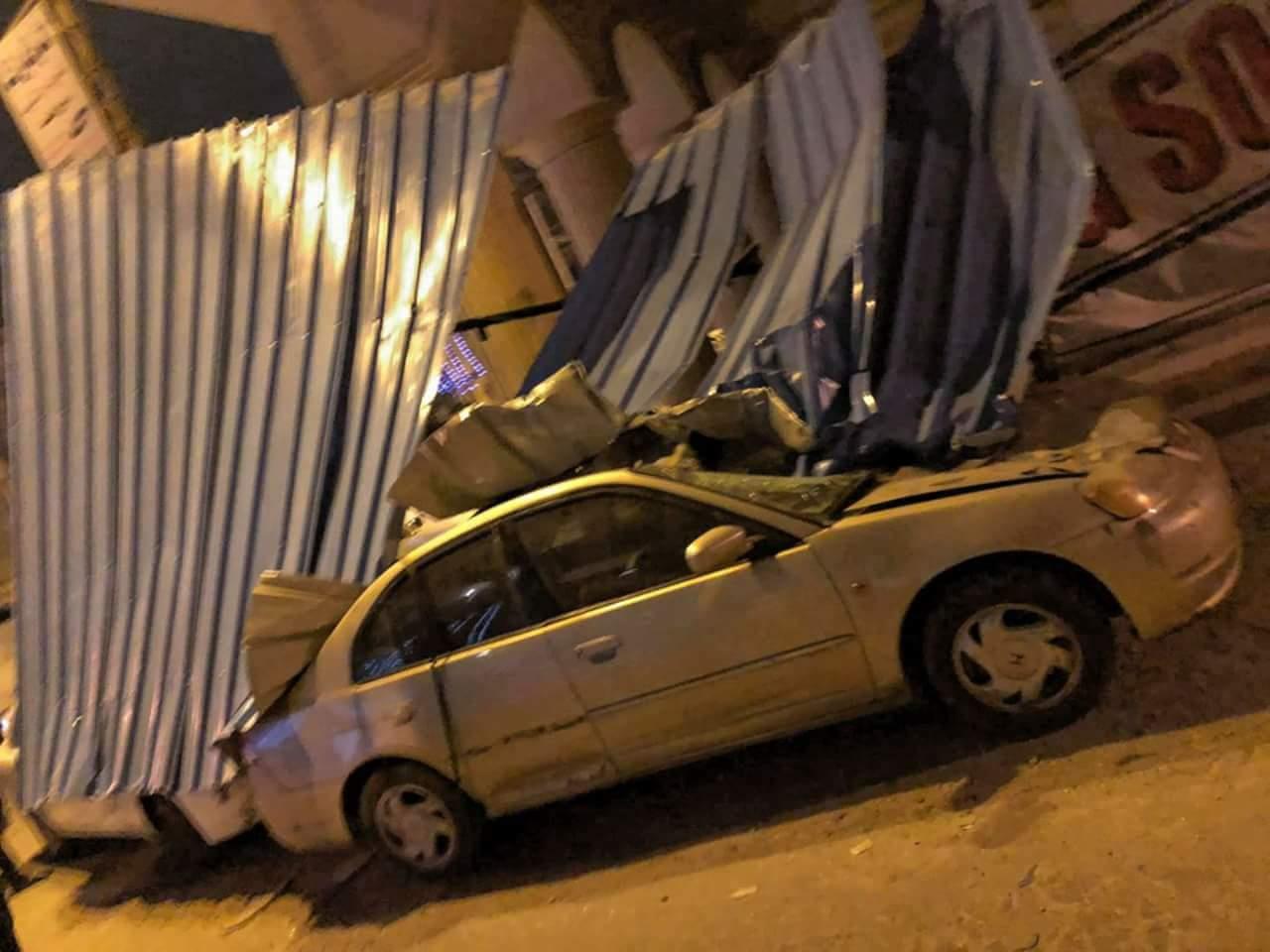 تحطم سيارة  بسبب شدة الرياح في بورسعيد (1)                                                                                                                                                              