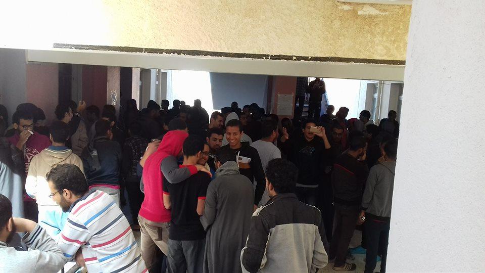وقفة احتجاجية لطلّاب مدينة أبوالريش الجامعية بأسوان بعد زيادة الرسوم (1)                                                                                                                                