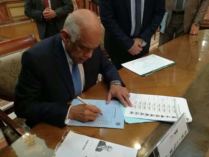 رئيس البرلمان يوقع استمارة ترشيح للسيسي (1)                                                                                                                                                             