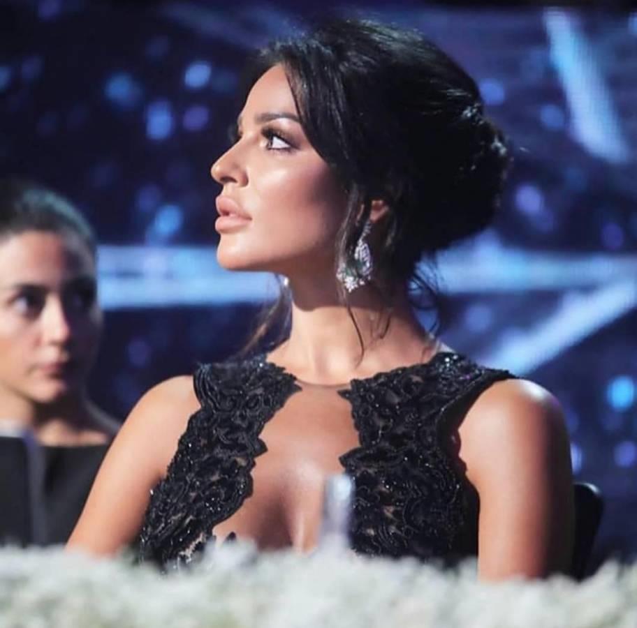 نادين نجيم تخطف الأنظار بالأسود الملكي في حفل ملكة جمال لبنان (1)                                                                                                                                       