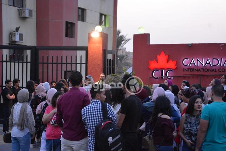 توافد الطلاب على حفل رامي صبري بالجامعة الكندية (1)                                                                                                                                                     