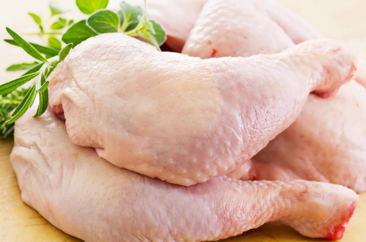   بعد حظر الدواجن الحية.. هل الدجاج المُجمد له نفس القيمة الغذائية؟