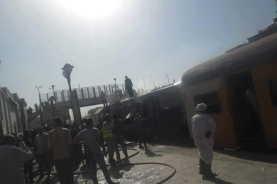 حريق بجرار قطار ركاب داخل محطة أبوكبير في الشرقية (3)