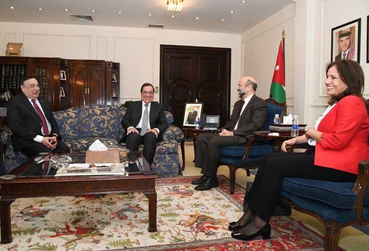 وزير البترول خلال لقائه مع رئيس الوزراء الأردني ووزيرة الطاقة (1)                                                                                                                                       