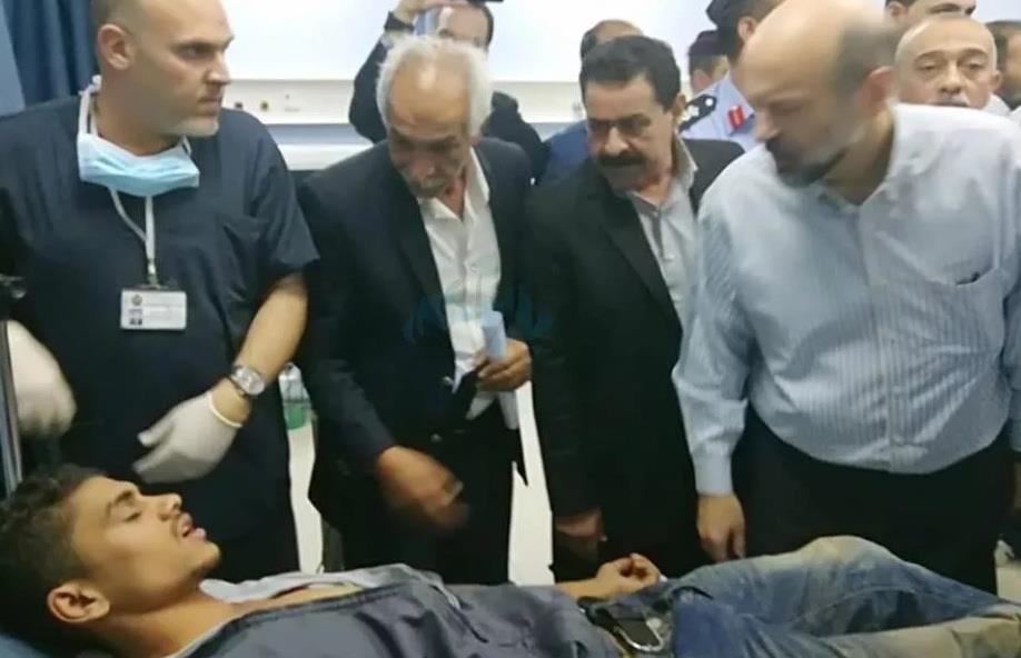 رئيس الوزراء عمر الرزاز يتفقد المصابين (2)                                                                                                                                                              