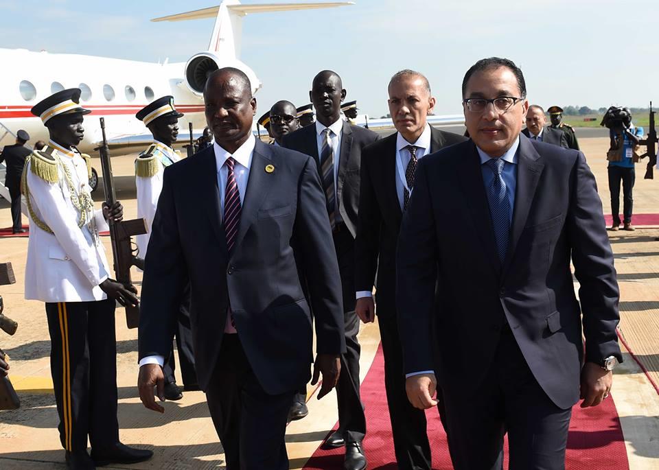 نائب رئيس جمهورية جنوب السودان يستقبل رئيس الوزراء في مطار جوبا.jpg 1                                                                                                                                   