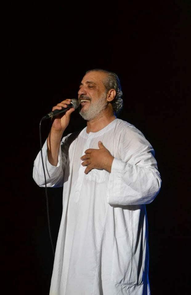 المنشد الصوفي الفنان عامر التوني خلال مشاركته في فعاليات ملتقى برج البرلس                                                                                                                               