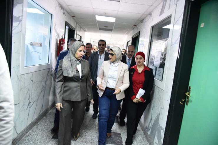 وزيرة الصحة تتفقد المركز الإقليمي لنقل الدم بالإسماعيلية (1)                                                                                                                                            
