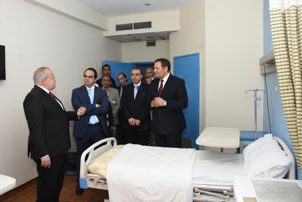 رئيس جامعة القاهرة بمستشفى قصر العيني الفرنساوي (1)                                                                                                                                                     