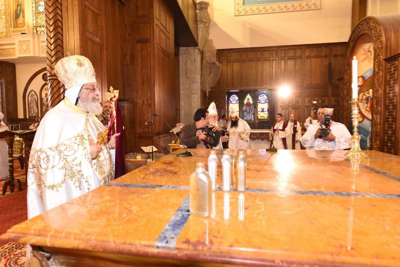 البابا تواضروس يدشن 3 مذابح في الكاتدرائية المرقسية بالعباسية (3)                                                                                                                                       