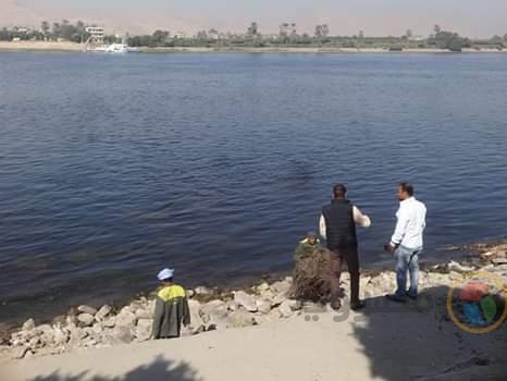 مدينة الأقصر تشن حملة لتنظيف نهر النيل من القمامة والمخلفات (2)                                                                                                                                         