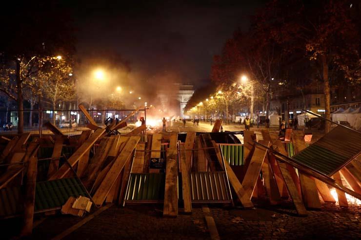 احتجاجات السترات الصفراء في باريس                                                                                                                                                                       