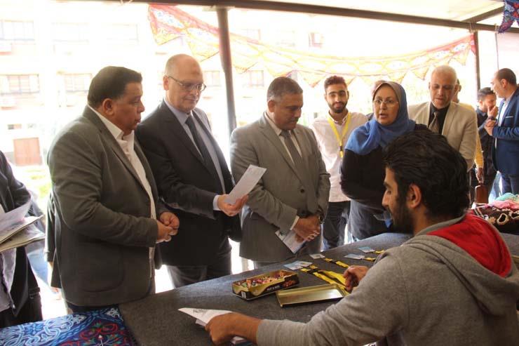 جامعة عين شمس تكرم طلابها المتفوقين رياضيًا (1)                                                                                                                                                         