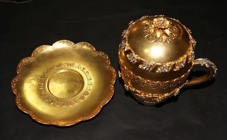 القطعة الفائزة - طقم شاي 13 قطعة من الذهب من مقتنيات الملك فاروق (1)                                                                                                                                    