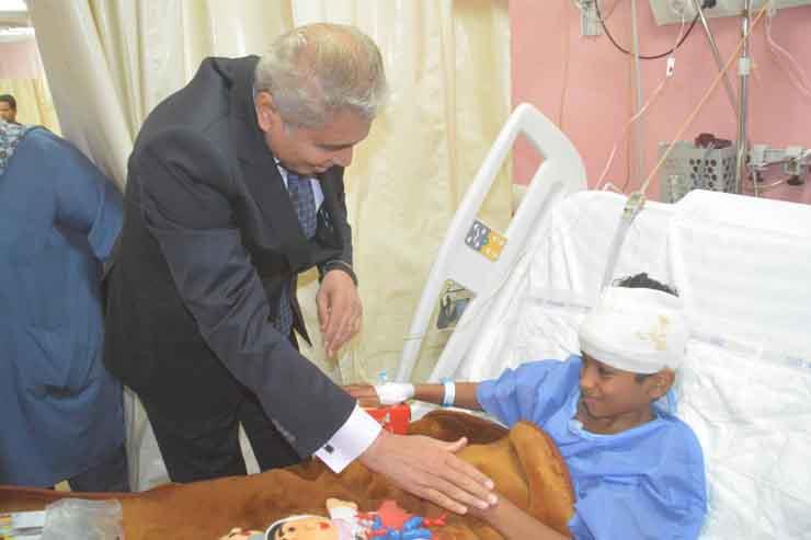 محافظ المنيا يزور المصابين في حادث دير الأنبا صموئيل بمستشفى الشيخ زايدjpg (1)                                                                                                                          
