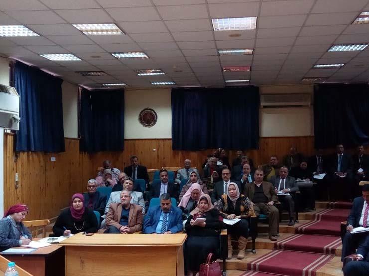 تعليم القاهرة تناقش استعدادات امتحانات الفصل الدراسي الأول (1)                                                                                                                                          