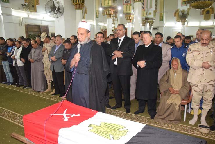 جنازة عسكرية مهيبة لشهيد الشرطة في بني سويف (2)