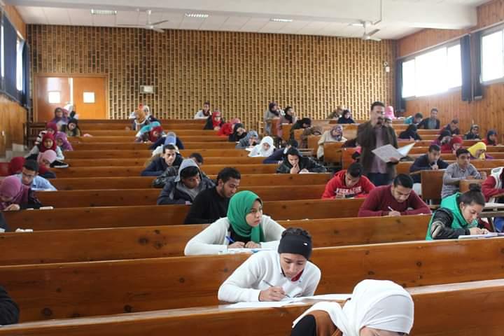 الامتحانات في جامعة المنيا (2)