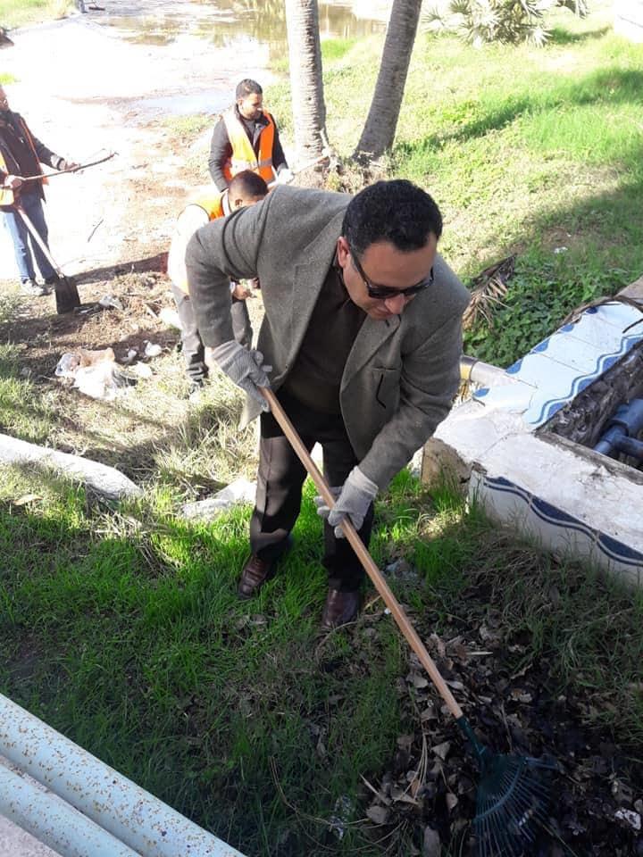 المحافظ يطلق مبادرة بإيدينا لتنظيف حدائق الشلالات (1)                                                                                                                                                   