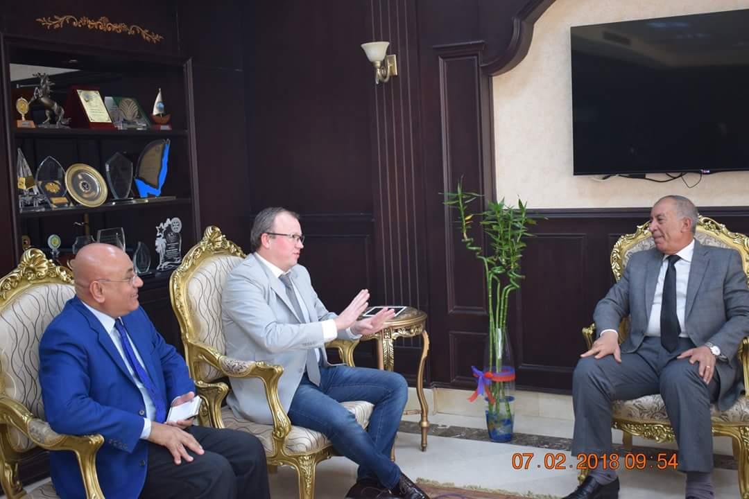 اجتماع محافظ البحر الأحمر مع القنصل الأوكراني بالقاهرة (1)                                                                                                                                              