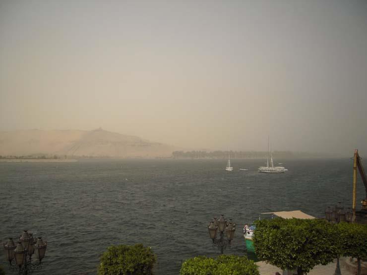 العاصفة ونهر النيل بأسوان                                                                                                                                                                               