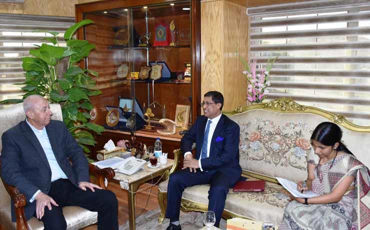 محافظ أسوان يبحث التعاون الثنائي مع السفير الهندي (1)                                                                                                                                                   