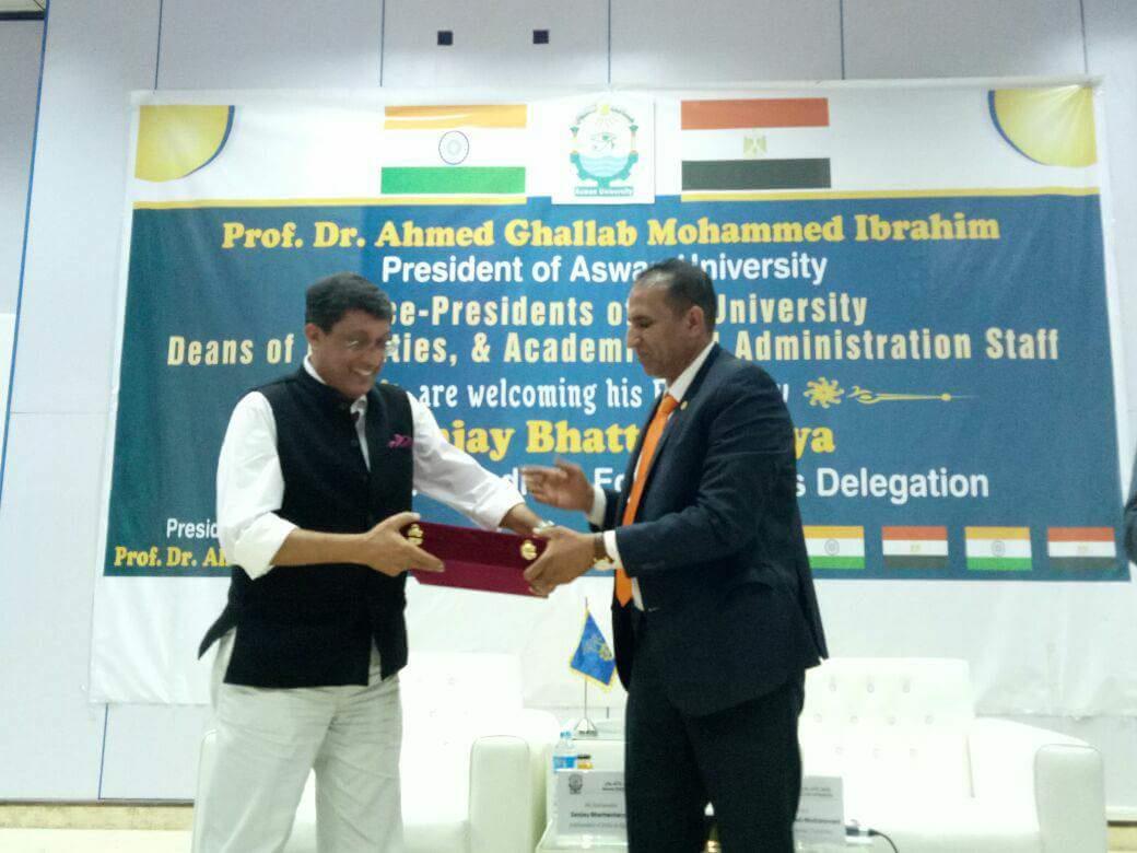  رئيس جامعة أسوان يستقبل السفير الهندي (1)                                                                                                                                                              