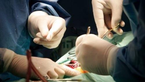 بينهم أستاذ بكلية الطب.. ضبط 3 أطباء ومدير معمل لتورطهم في قضية تجارة أعضاء بينهم أستاذ بكلية الطب.. ضبط 3 أطباء ومدير معمل لتورطهم في قضية تجارة أعضاء