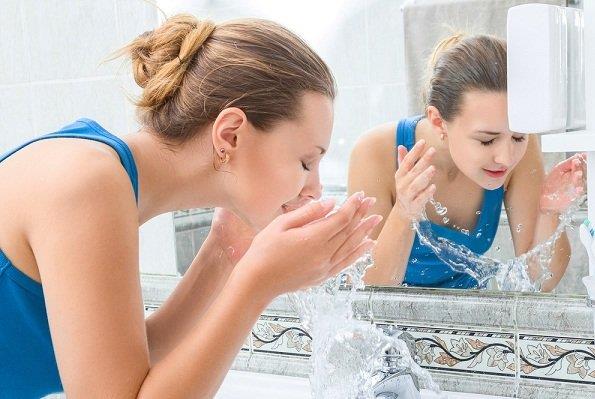 10أخطاء تجنبيها عند غسل الوجه                                                                                                                                                                           