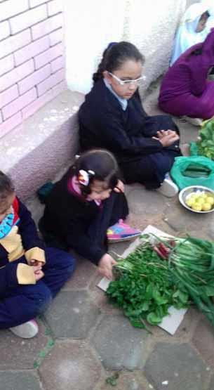 أطفال يبيعون سمك وخضار في مدرسة بالشرقية (1)                                                                                                                                                            